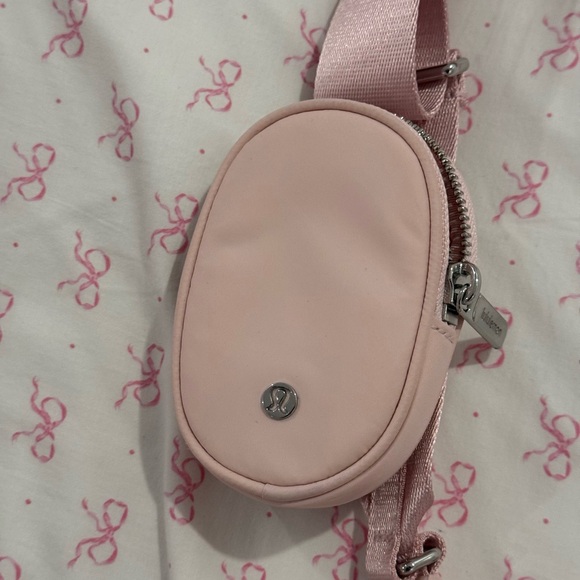 Lululemon Pink Crossbody Bag 2L with nano pouch - Picture 3 of 5